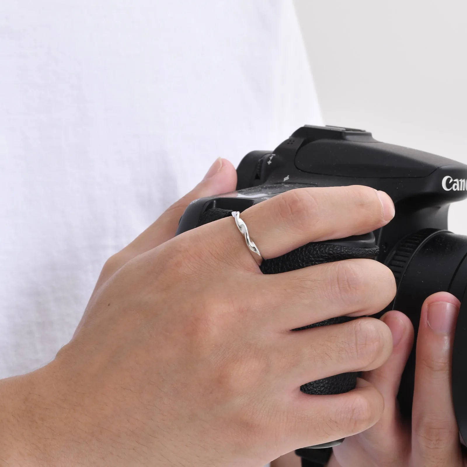 Men's Simple Twisted Rings,Adjustable Metal Minimalist Wedding Ring Mobius Rings,Thin Classic Polished Unisex Ring