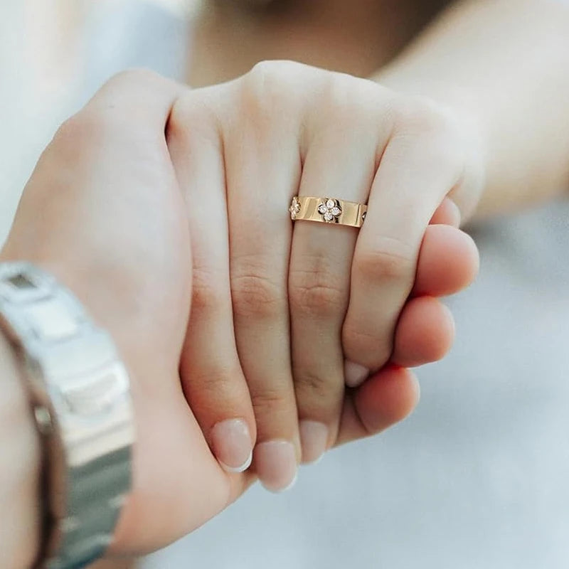 Anel Feminino Dourado Florence