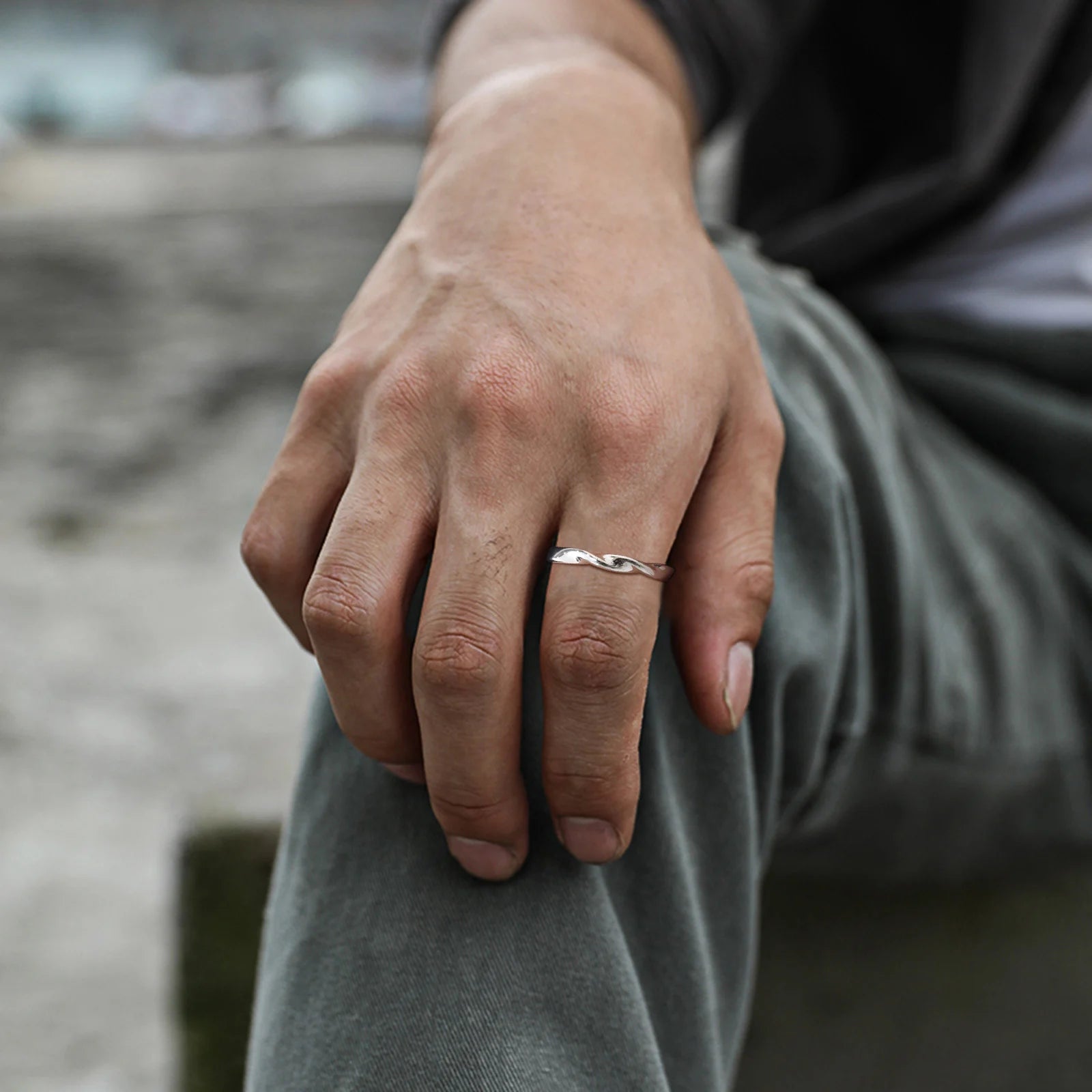 Men's Simple Twisted Rings,Adjustable Metal Minimalist Wedding Ring Mobius Rings,Thin Classic Polished Unisex Ring