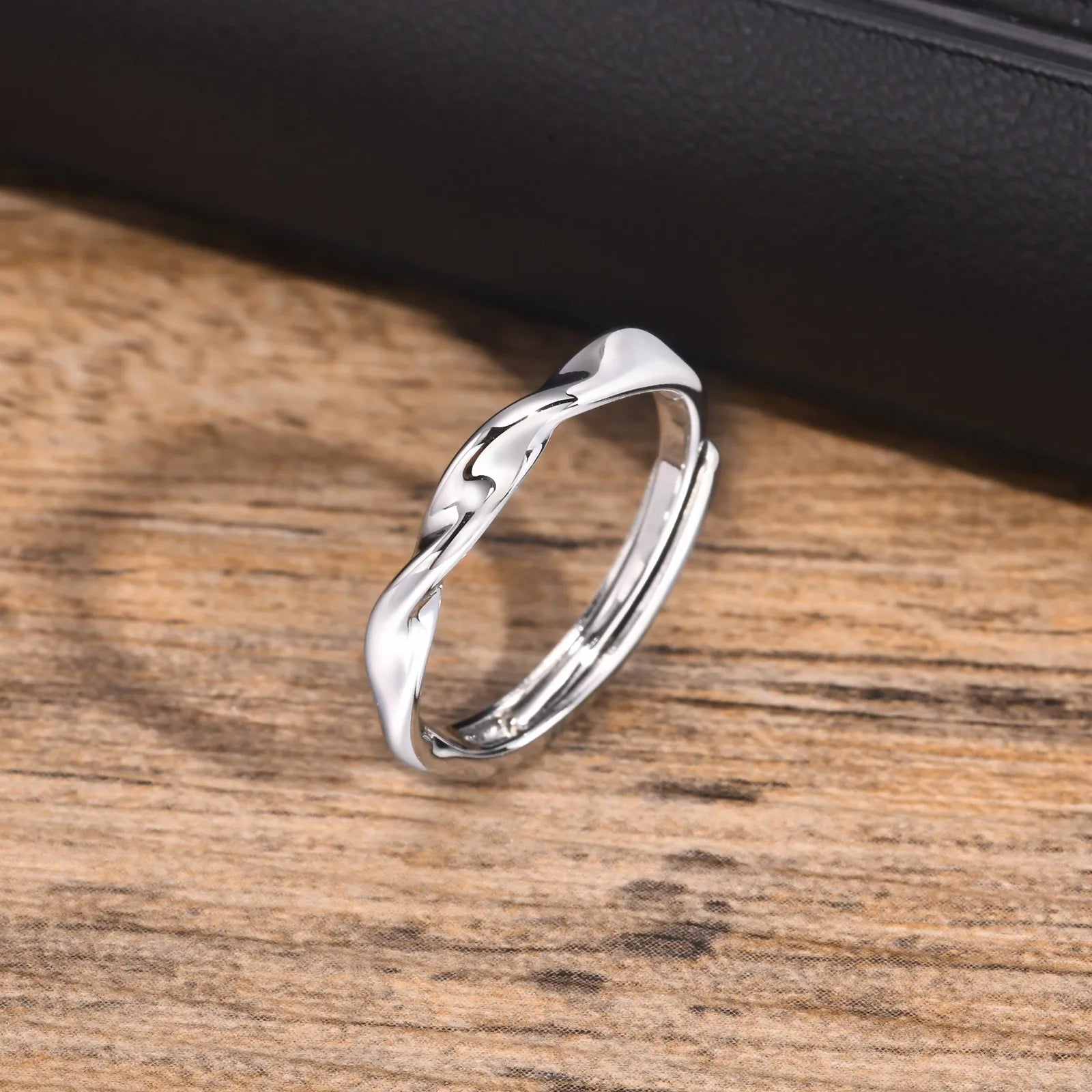 Men's Simple Twisted Rings,Adjustable Metal Minimalist Wedding Ring Mobius Rings,Thin Classic Polished Unisex Ring